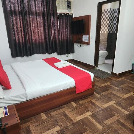 Hotel Cozy Cave New Delhi Buitenkant foto