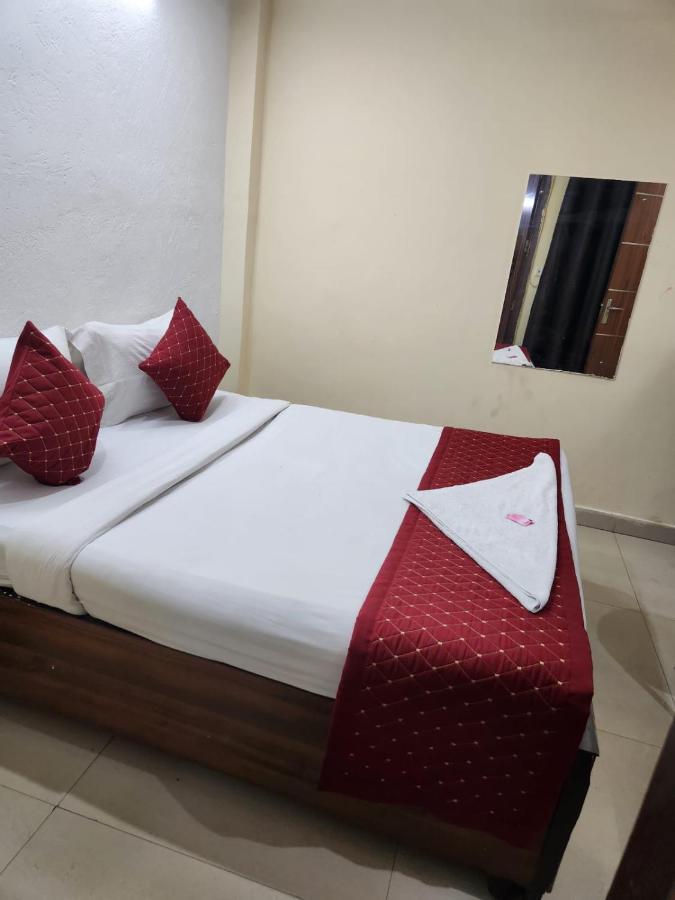 Hotel Cozy Cave New Delhi Buitenkant foto