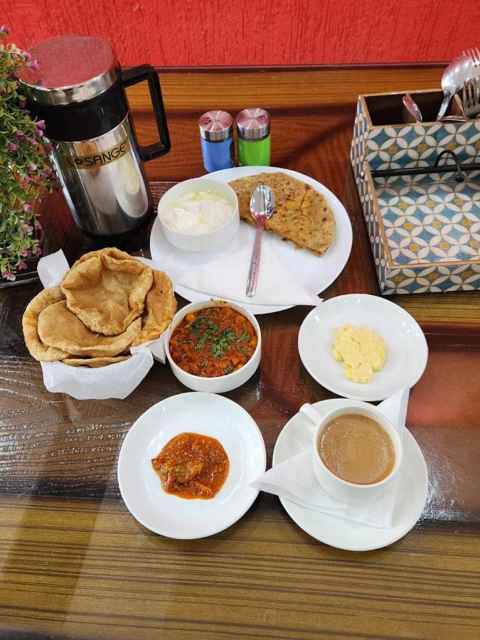 Hotel Cozy Cave New Delhi Buitenkant foto