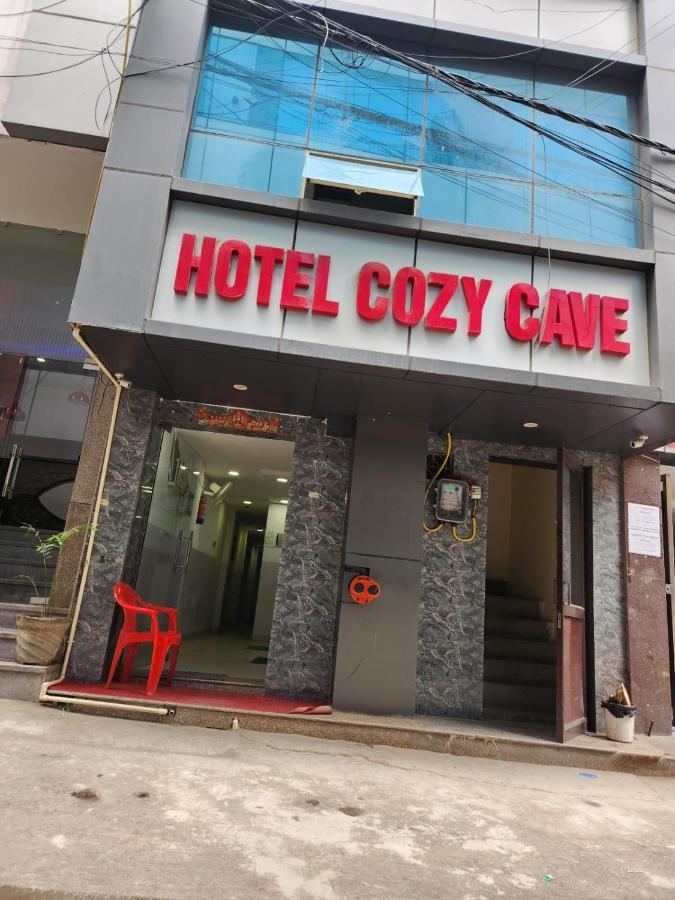 Hotel Cozy Cave New Delhi Buitenkant foto