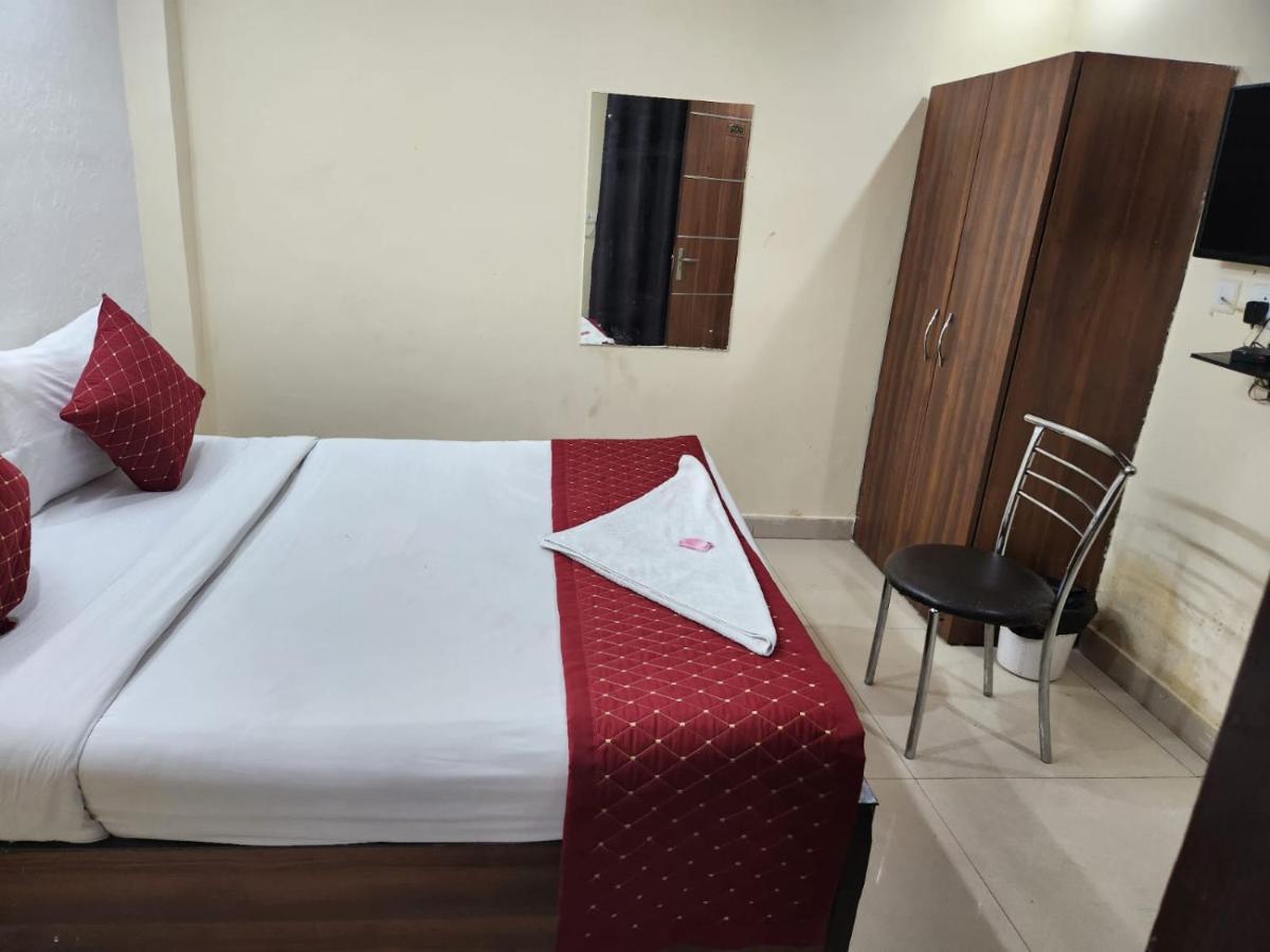 Hotel Cozy Cave New Delhi Buitenkant foto