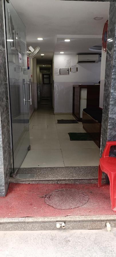 Hotel Cozy Cave New Delhi Buitenkant foto