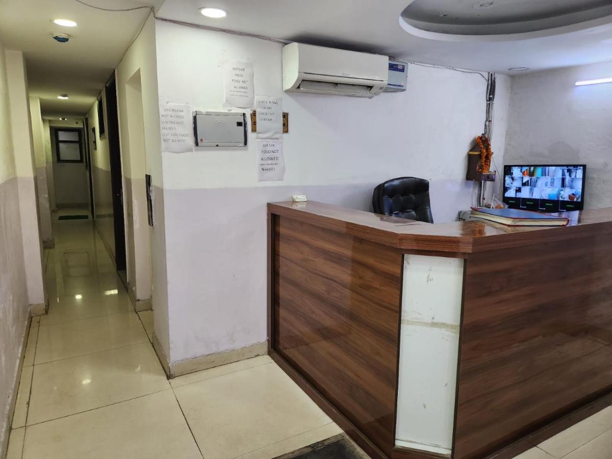 Hotel Cozy Cave New Delhi Buitenkant foto