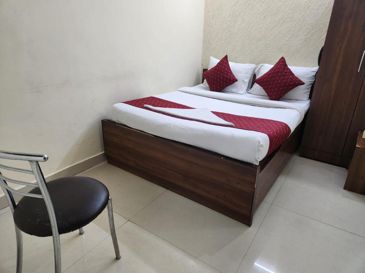 Hotel Cozy Cave New Delhi Buitenkant foto