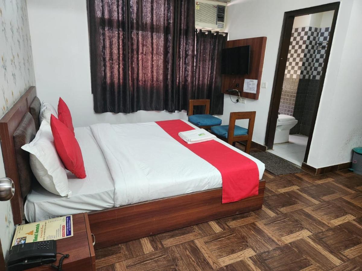 Hotel Cozy Cave New Delhi Buitenkant foto