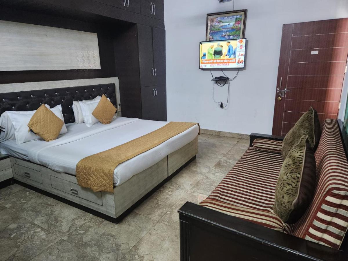 Hotel Cozy Cave New Delhi Buitenkant foto