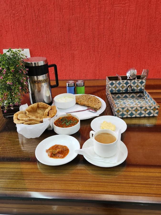 Hotel Cozy Cave New Delhi Buitenkant foto