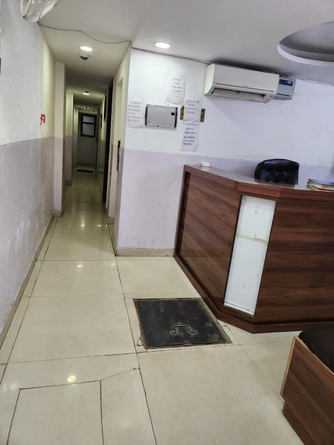 Hotel Cozy Cave New Delhi Buitenkant foto